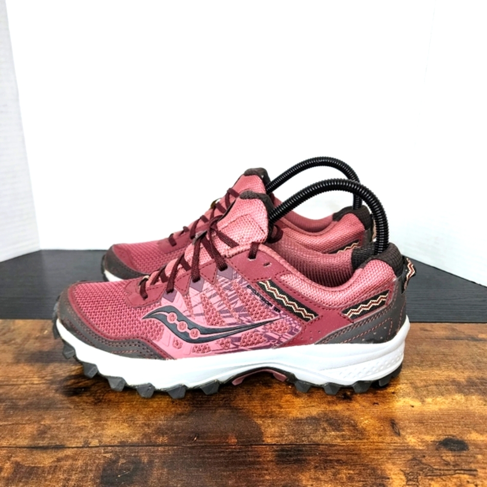 Saucony Athletic Running shoes womens size 8 burgundy